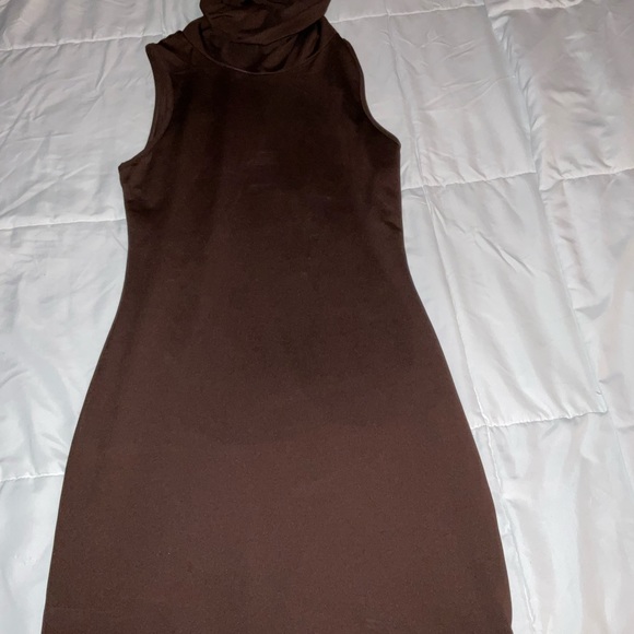 Dresses - Picture 3 of 4